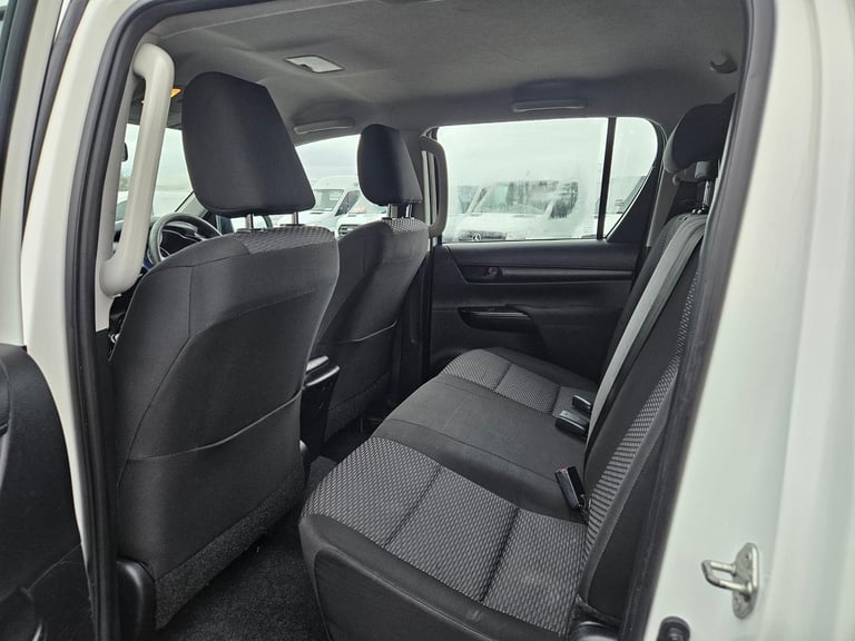 2019 ON A 69 TOYOTA HILUX ACTIVE D-4D 4WD 2.4 150BHP D/CAB PICKUP ULEZ FREE ZONE