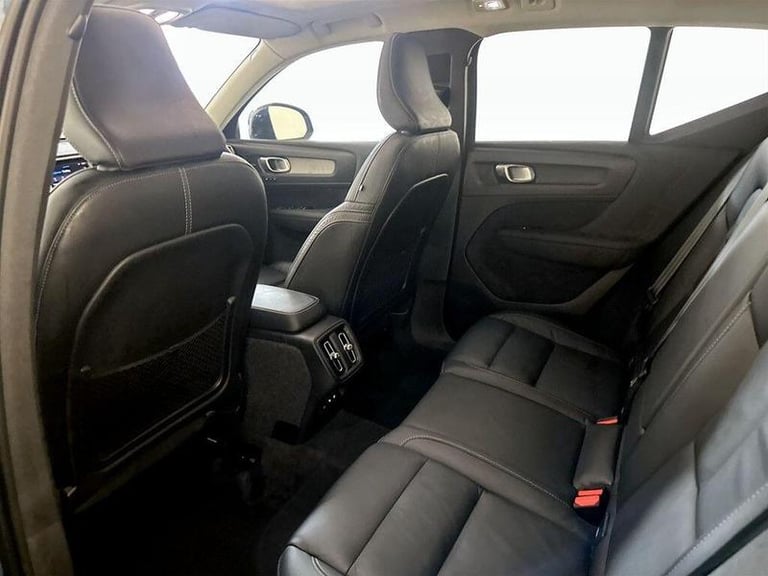 2023 Volvo XC40 2.0 B4 MHEV Ultimate DCT Auto Euro 6 (s/s) 5dr Automatic SUV Hybrid Automatic