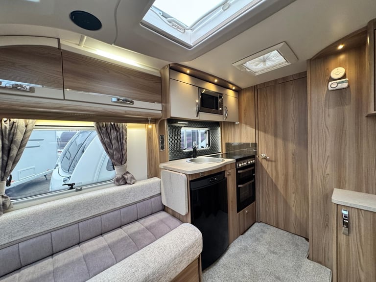 SWIFT CHALLENGER HI-STYLE 560 2021 MODEL ISLAND BED TOURING CARAVAN