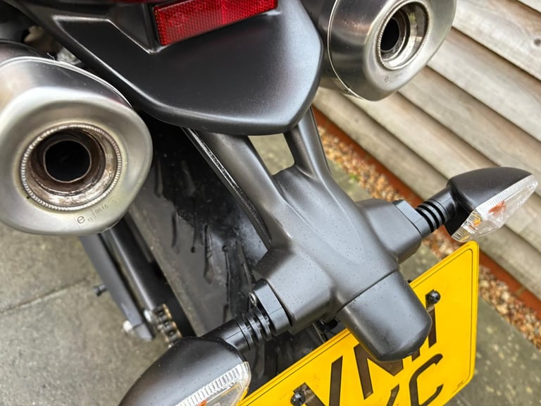 2011 // 11 Triumph Street Triple 675 £2800 Red 21813 miles.