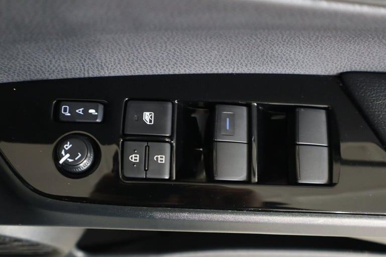 2022 Toyota Prius 1.8 VVT-h Active CVT Euro 6 (s/s) 5dr Hatchback Automatic