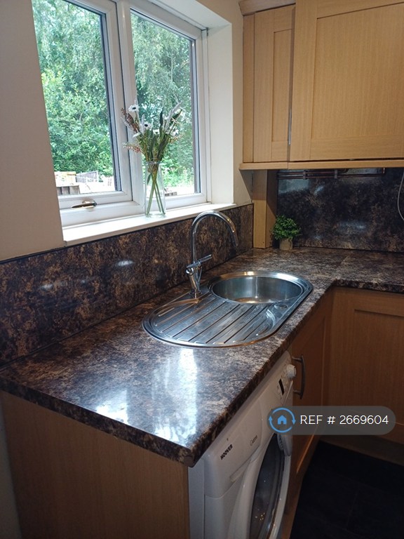 2 bedroom house in Lorne Street, Wigan, WN1 (2 bed) (#2669604)