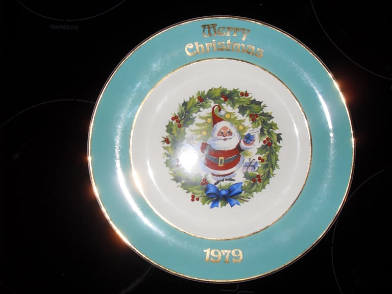 image for China collectables, soup toureens, gluggle fish, 19179 xmas plate, alsations, hornsea, wedgwood ..
