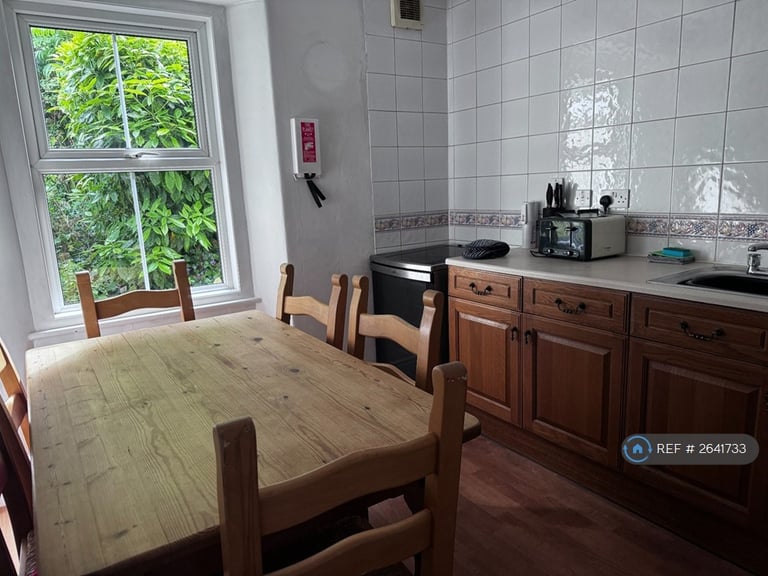 1 bedroom flat in Borough Road, Combe Martin, Ilfracombe, EX34 (1 bed) (#2641733)