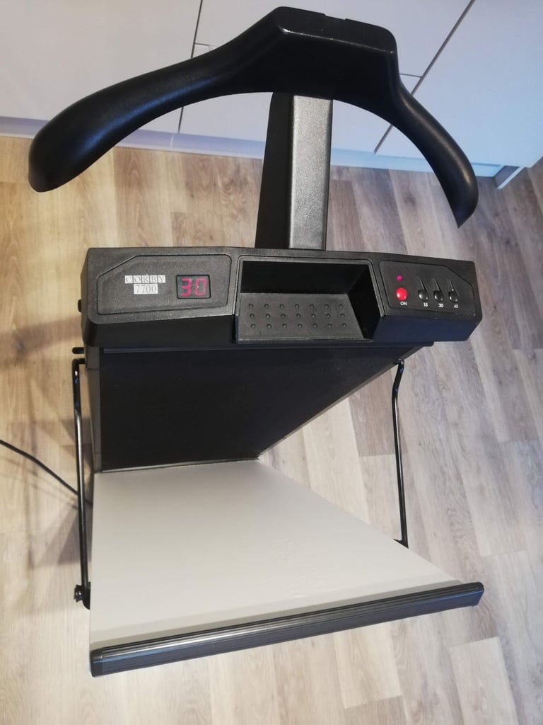 Corby 7700 black - Trouser Press