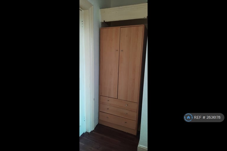 1 bedroom flat in Leytonstone, London, E11 (1 bed) (#2636178)