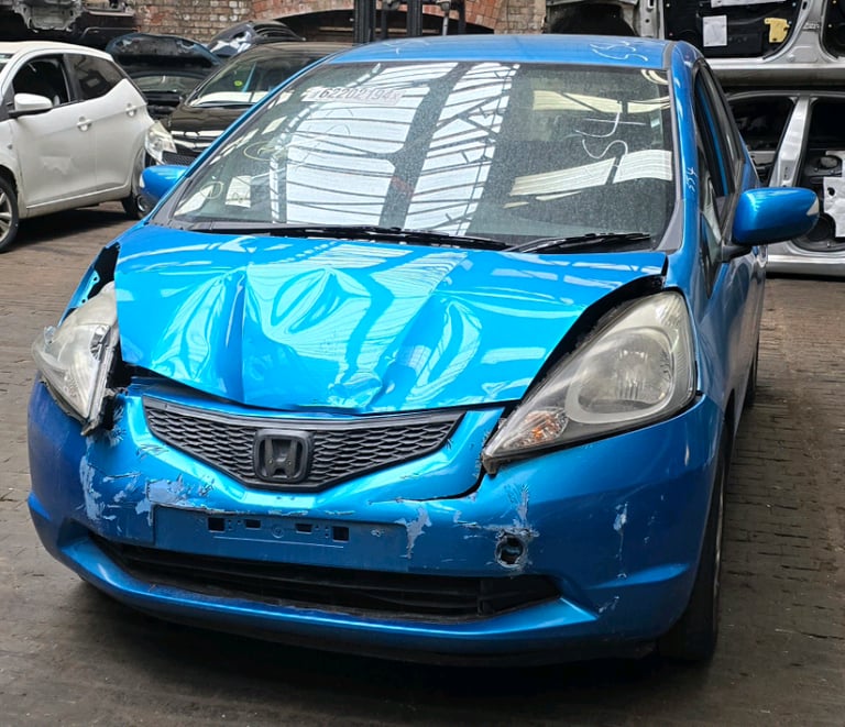 HONDA JAZZ 2010 1.3 PETROL AUTOMATIC. BREAKING