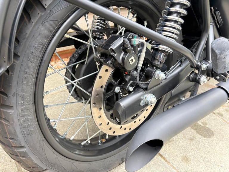 2023 / 23 Royal Enfield CLASSIC 350 £3500 Black 201 miles.