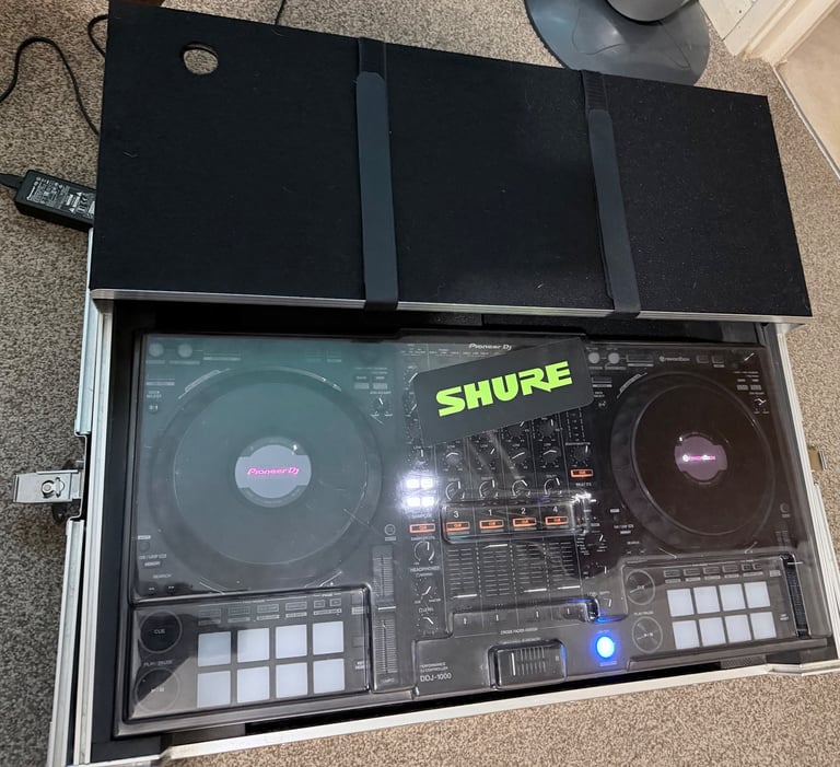 Pioneer DDJ1000 Rekordbox DJ Controller and Magma Flight Case with Laptop Stand