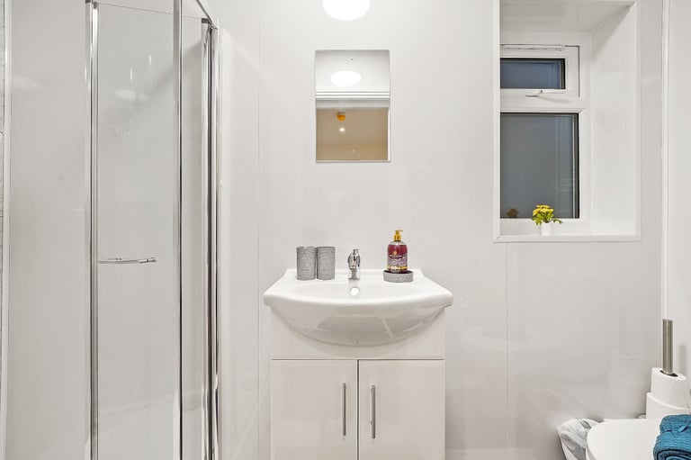 4 Bed in Northolt  ***HMO licensed - Company lets are welcomed***
