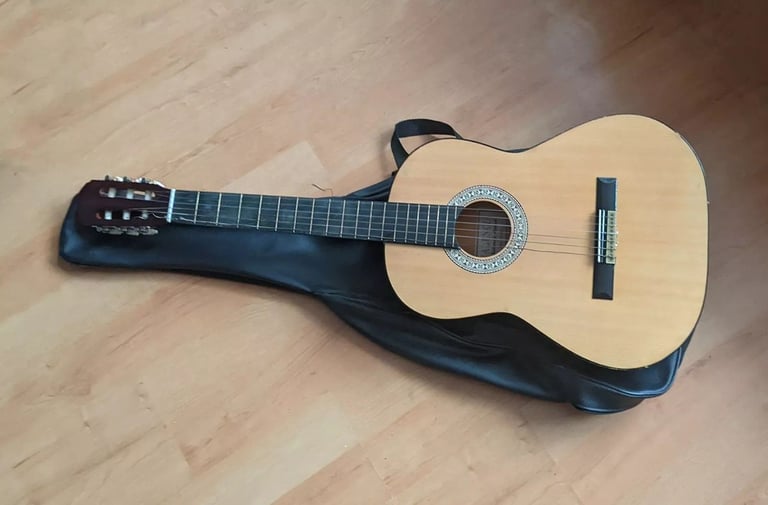 Valencia Spanish Guitar, Mod. CS 400 with case