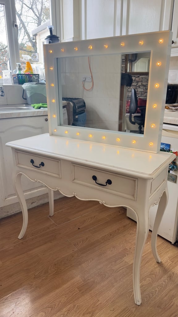 French dressing table 