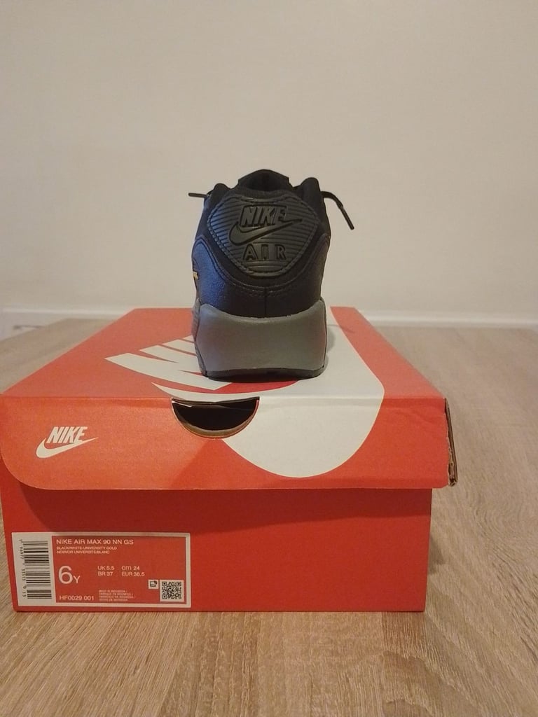 Nike Air Max 90 – New in Box – Size 6Y (UK 5.5) 