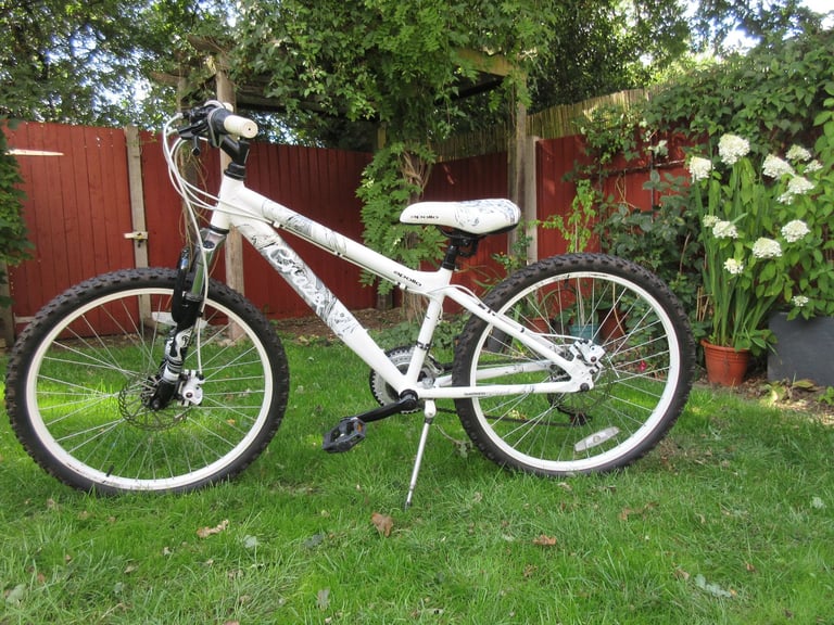 boys/girls bicycle 24 inch wheels Aluminium frame construction Apollo make Craze design model