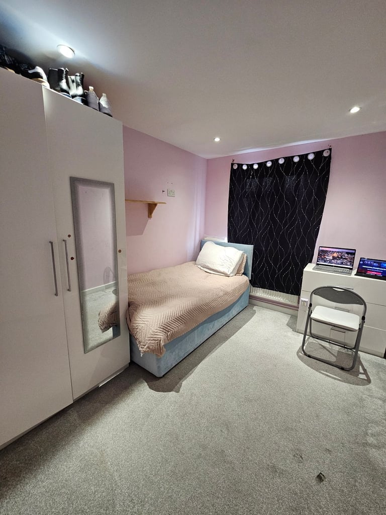 Lovely room for rent!!!