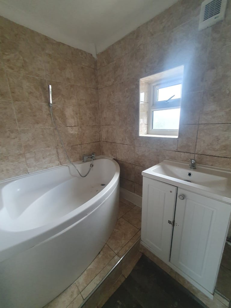 A superb spacious detached house located in the heart of Dagenham
