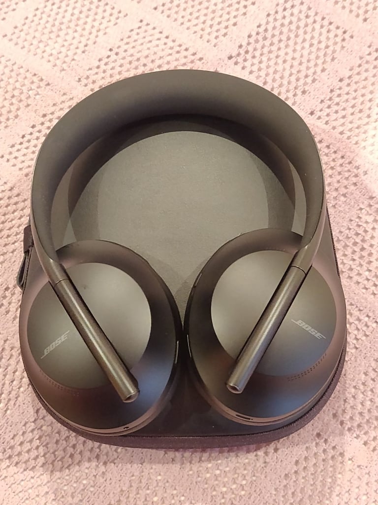 image for Bose Noise Cancelling Headphones 700