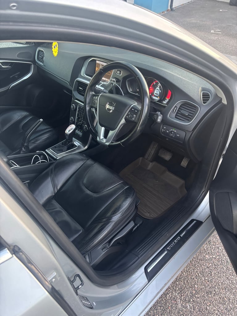 Volvo, V40, Hatchback, 2013, Semi-Auto, 1984 (cc), 5 doors