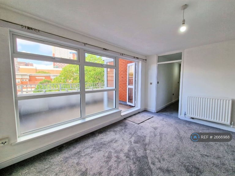 2 bedroom flat in Shepherds Gardens, Birmingham, B15 (2 bed) (#2666988)