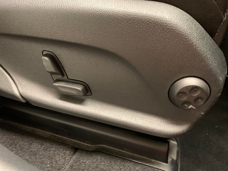 2021 Mercedes-Benz GLC 2.0 GLC300de 13.5kWh AMG Line (Premium) SUV 5dr Diesel Plug-in Hybrid G-Tr...