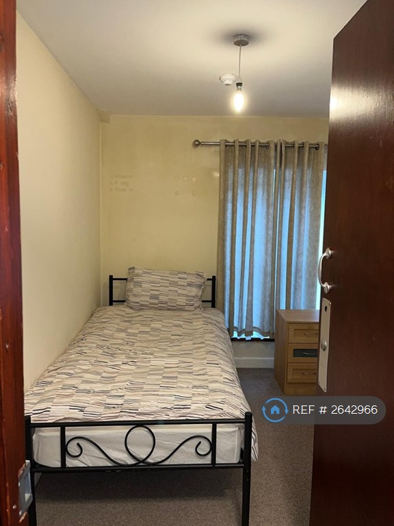 1 bedroom in Neath Road, Swansea, SA6 (#2642966)