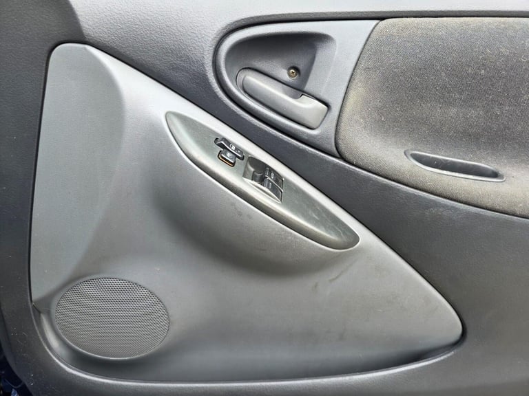 2001 Toyota Yaris 1.3 16v VVTi GLS 3dr Auto [AC] HATCHBACK PETROL Automatic