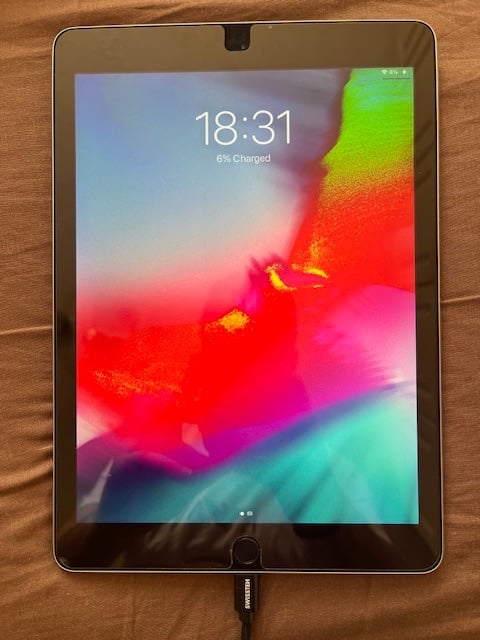 APPLE IPAD AIR 2 64GB WI-FI 9.7in SPACE GREY A1566 - USEABLE OR SPARES/REPAIR