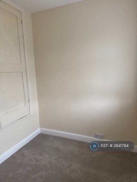 3 bedroom house in Alnwick Road, London, SE12 (3 bed) (#2641764)