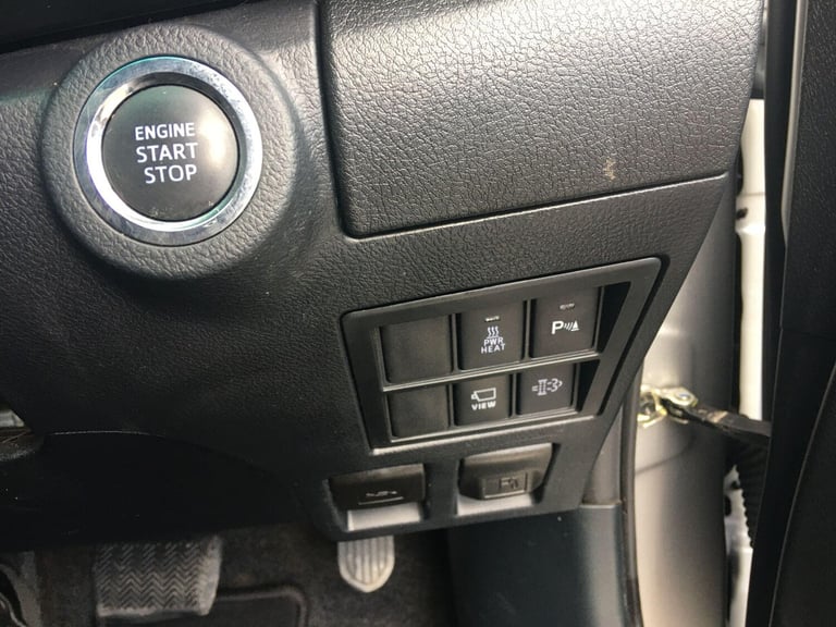 2023 Toyota Hilux 2.8 D-4D Invincible X Pickup Double Cab 4dr Diesel Auto 4WD Euro 6 (s/s) (2 Die...