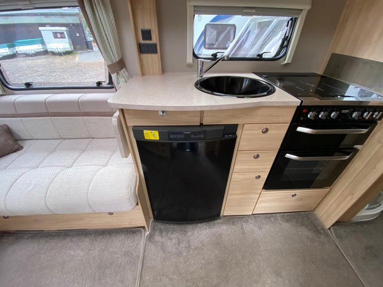 ELDDIS RAMBLER 18/4 - 2017 - ISLAND BED - 4 BERTH - MOVER - PRISTINE 