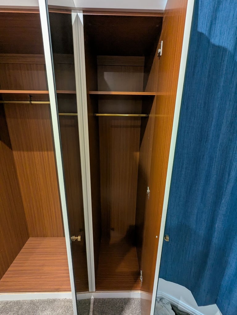 Large Mirrored Wardrobe 2070h x 1330w x 610d