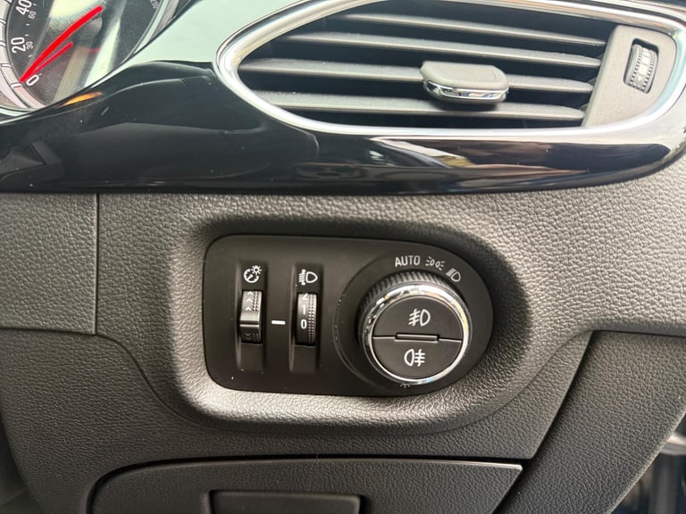 2016 Vauxhall Astra 1.4i Turbo SRi Nav Euro 6 5dr HATCHBACK Petrol Manual