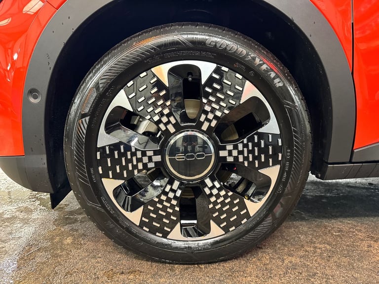 2024 Fiat 600 115kW La Prima 54kWh 5dr Auto Hatchback Electric Automatic