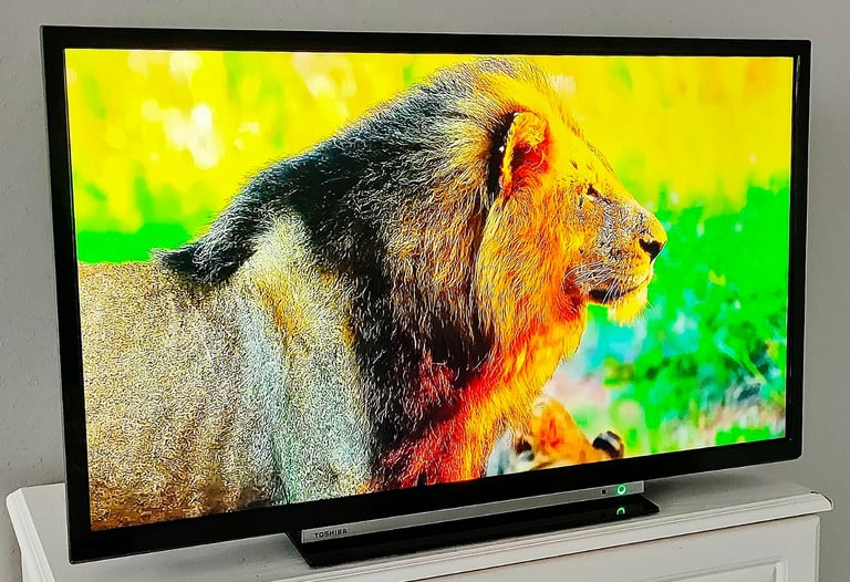 32" TOSHIBA SMART FULL HD SLIM LIGHTWEIGHT WIFI LED APPS TV RC & STAND TOP CONDITION -FREE DELIVERY
