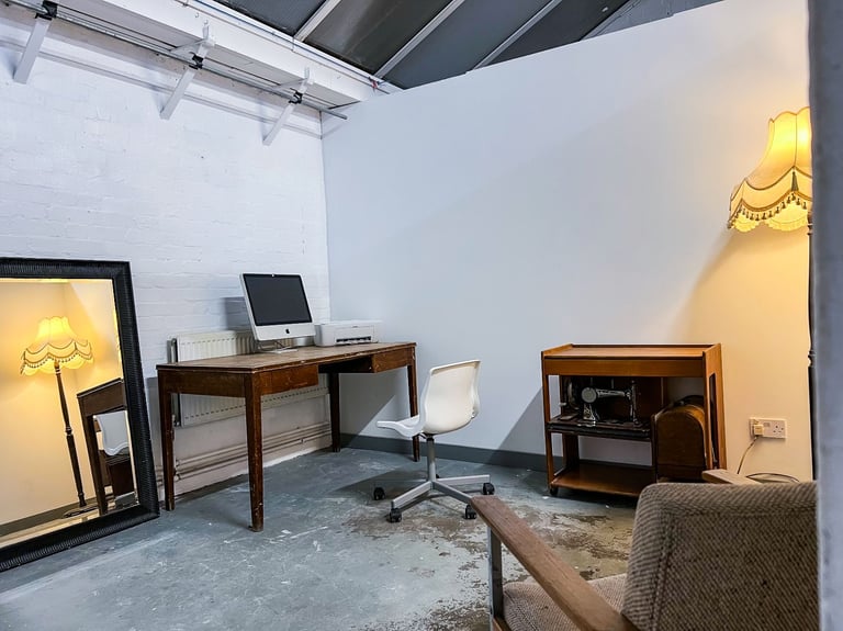 150 sqft Creative Workspace - Art Studio - Office - Workshop