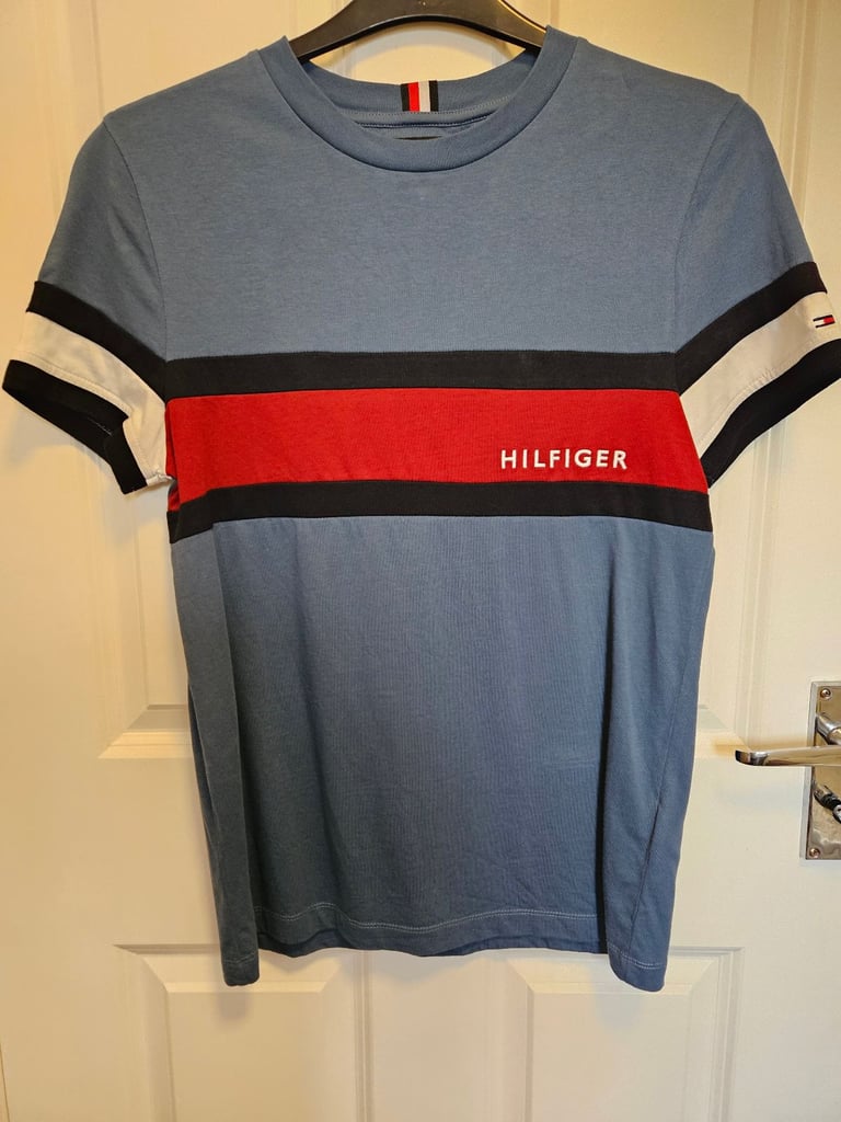 Tommy Hilfiger tshirt small Authentic 