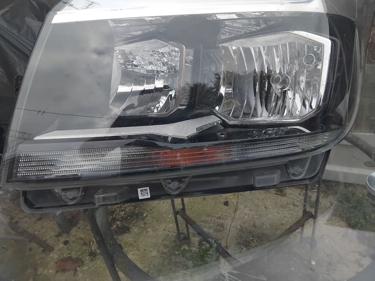 2022 vw crafter n/s headlight 