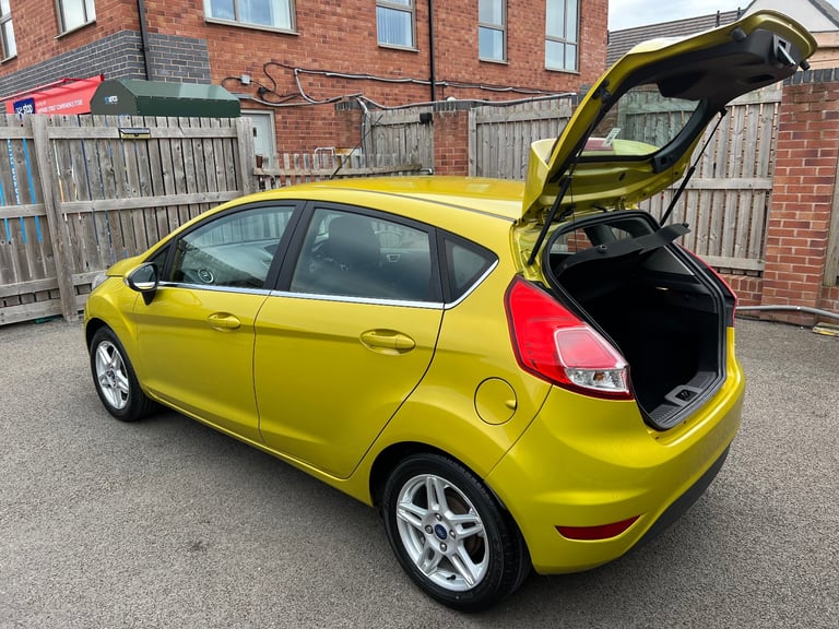 FORD FIESTA 1.25 ZETEC 5DR 11 MOT £35 TAX 2 F/KEEPERS!
