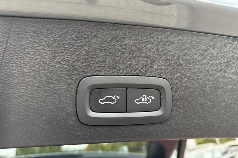 2022 Volvo XC40 2.0 B4 MHEV Ultimate SUV 5dr Petrol Hybrid DCT Auto Euro 6 (s/s) (197 ps) ESTATE ...