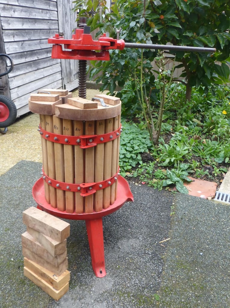28 litre fruit press