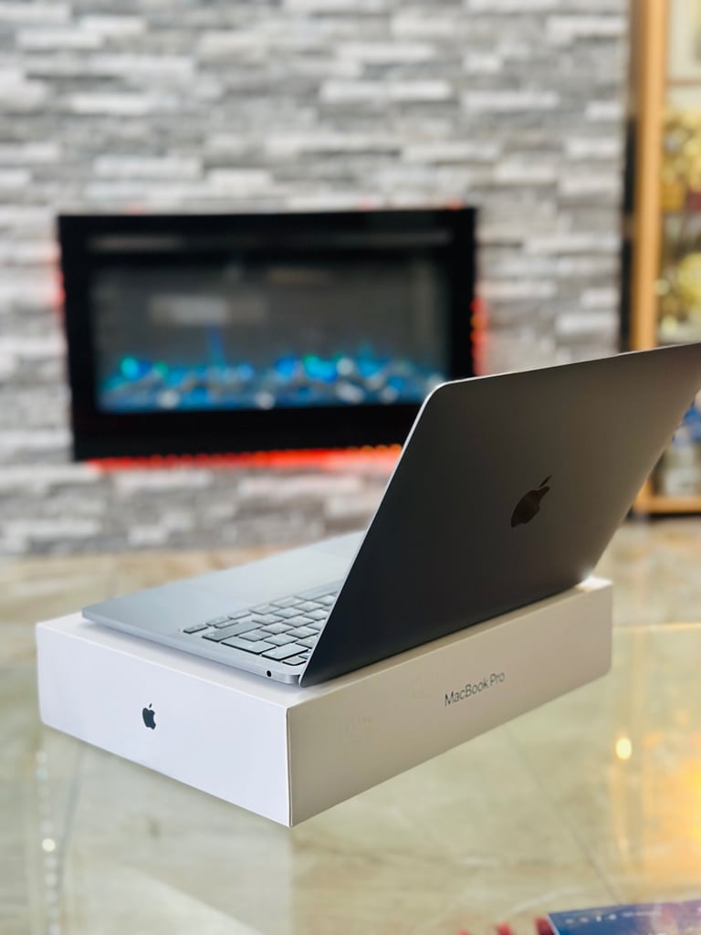 2020 MACBOOK PRO 13 INCH WITH TOUCH BAR & TOUCH ID