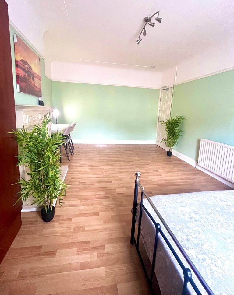 Five Single-Room Flats (Three Available), CH62 – High Demand, Ideal for Students & Professionals