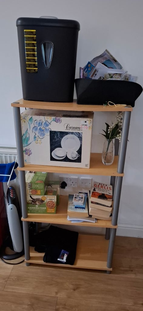 Free-standing shelf rack