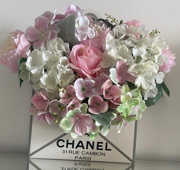 Flower display in Chanel vase 