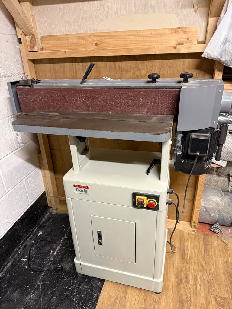 Axminster trade series belt sander 