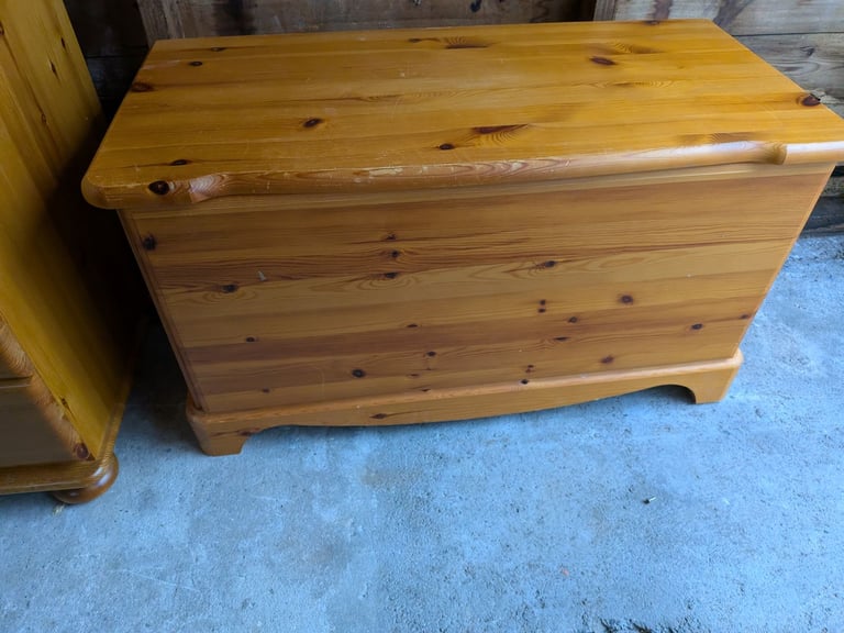 Bedroom Furniture Set