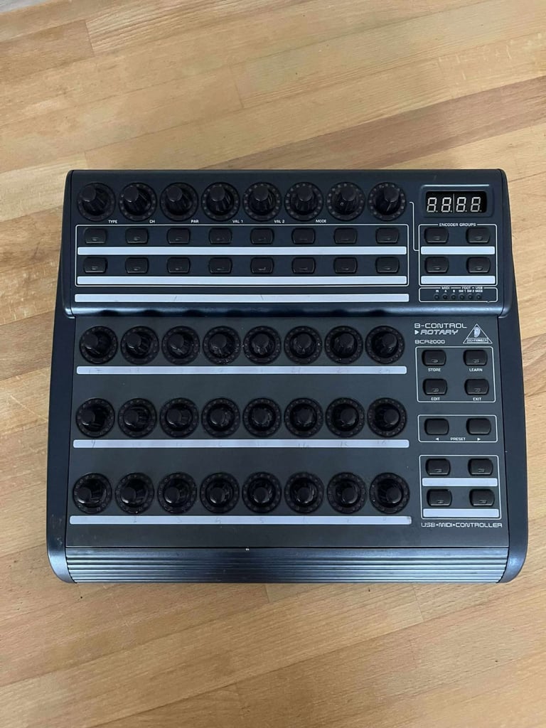 Behringer BCR2000 – USB/MIDI Rotary Controller