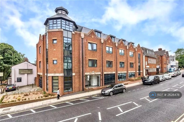 2 bedroom flat in Edinburgh House, St. Albans, AL1 (2 bed) (#2628478)