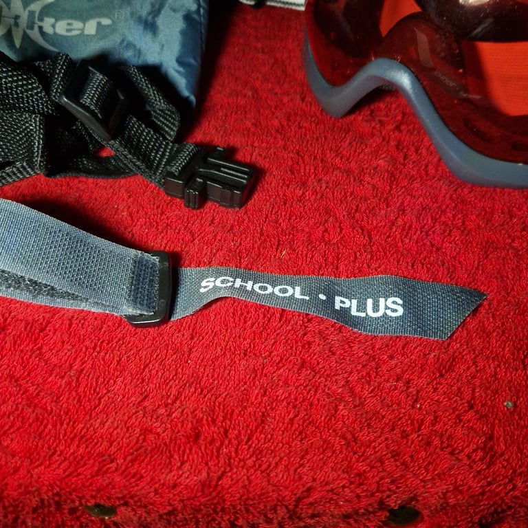 Slokker School Plus Ski Snowboard Goggles – Red Lens – With Bag & Strap