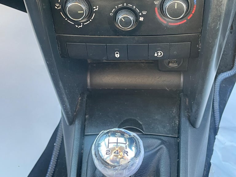 2009 Peugeot 207 1.4 Verve Euro 5 5dr HATCHBACK Petrol Manual